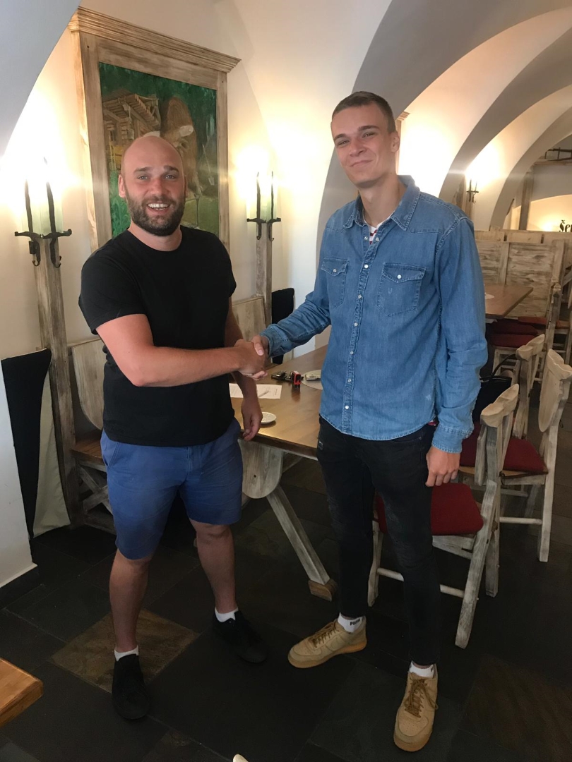 Tuři pokračují v rozvoji mladých Čechů.